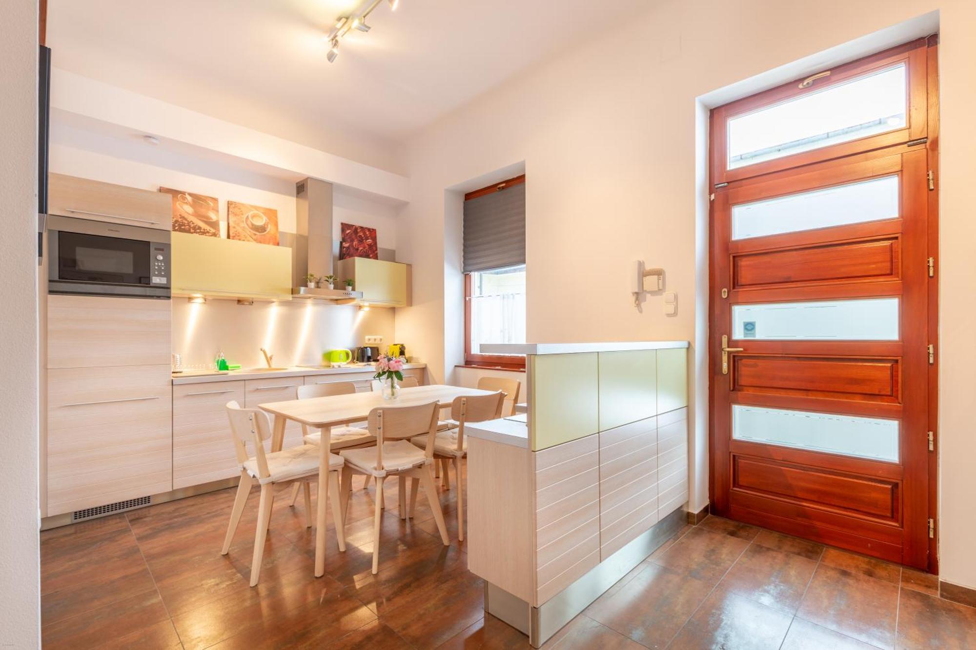 Vibrant Neighborhood Vibes Apartment *